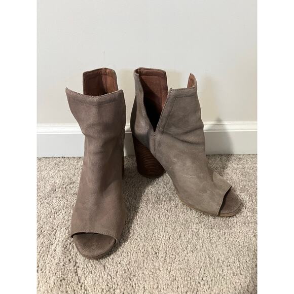 Jeffrey Campbell Oath Suede Peep-Toe Block Heel Ankle Booties Taupe Women's 9M - Picture 3 of 11